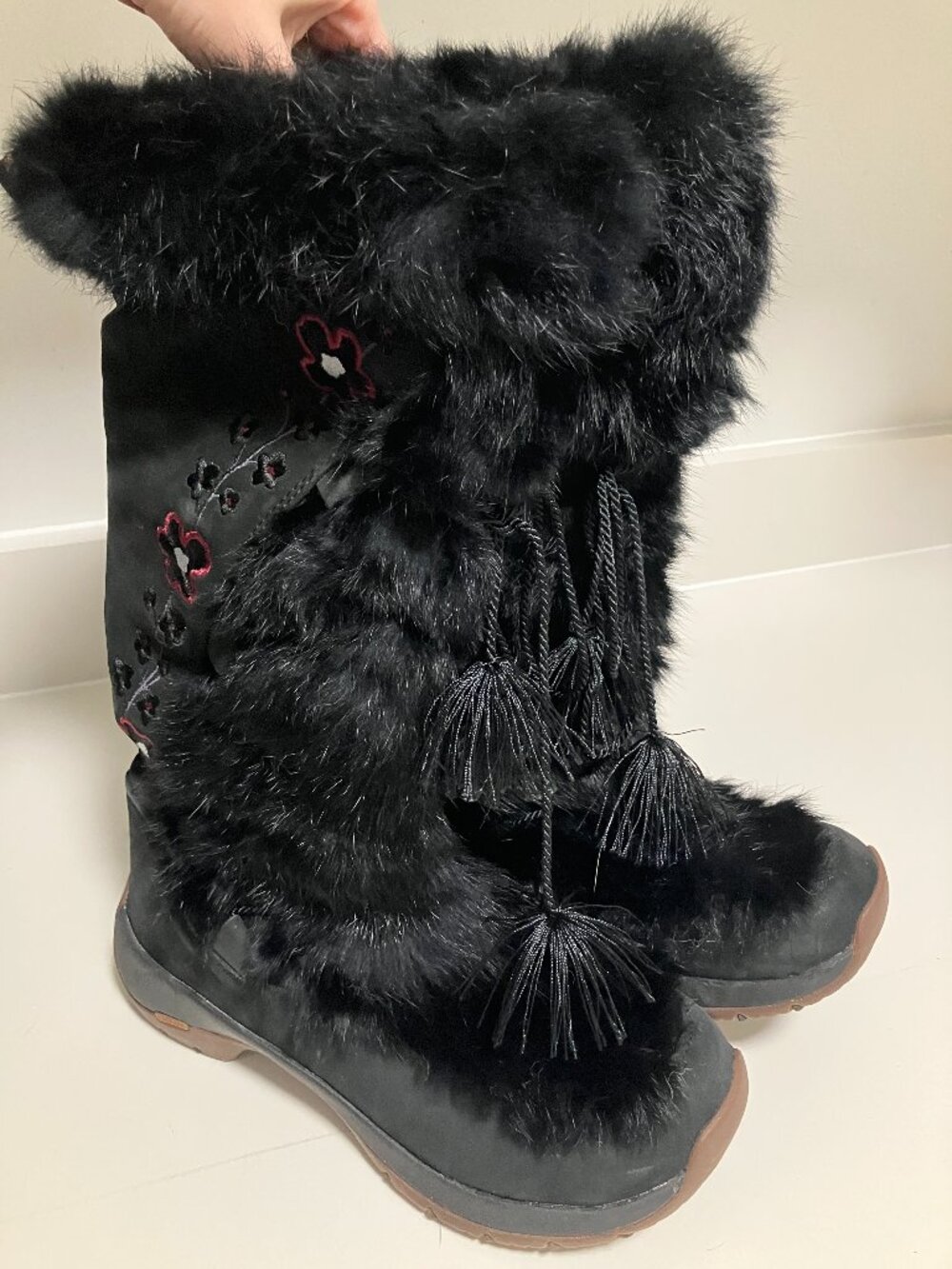 Rabbit Fur Suede Floral Embroidery Boots Sz 7.5 Winter Ulu